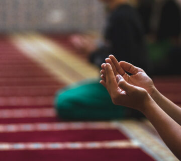 Young child in mosque praying with open hands 2023 11 27 05 01 30 utc 360x320